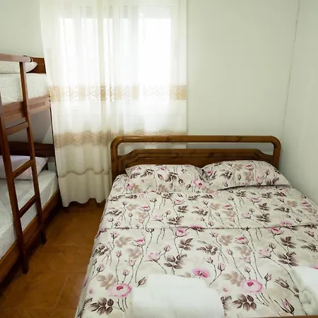 民宿 Vila Gjeci Durrës