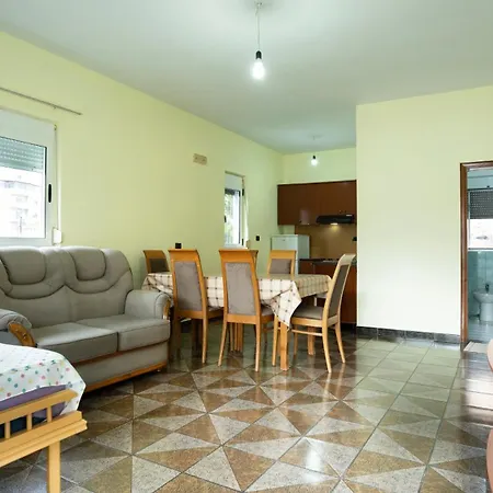 Vila Gjeci Homestay *