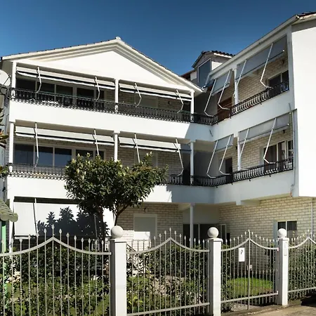 Vila Gjeci *